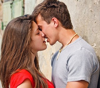 Куда целовать девушку – Как поцеловать девушку в губы в первый раз на свидании: советы соблазнителей
